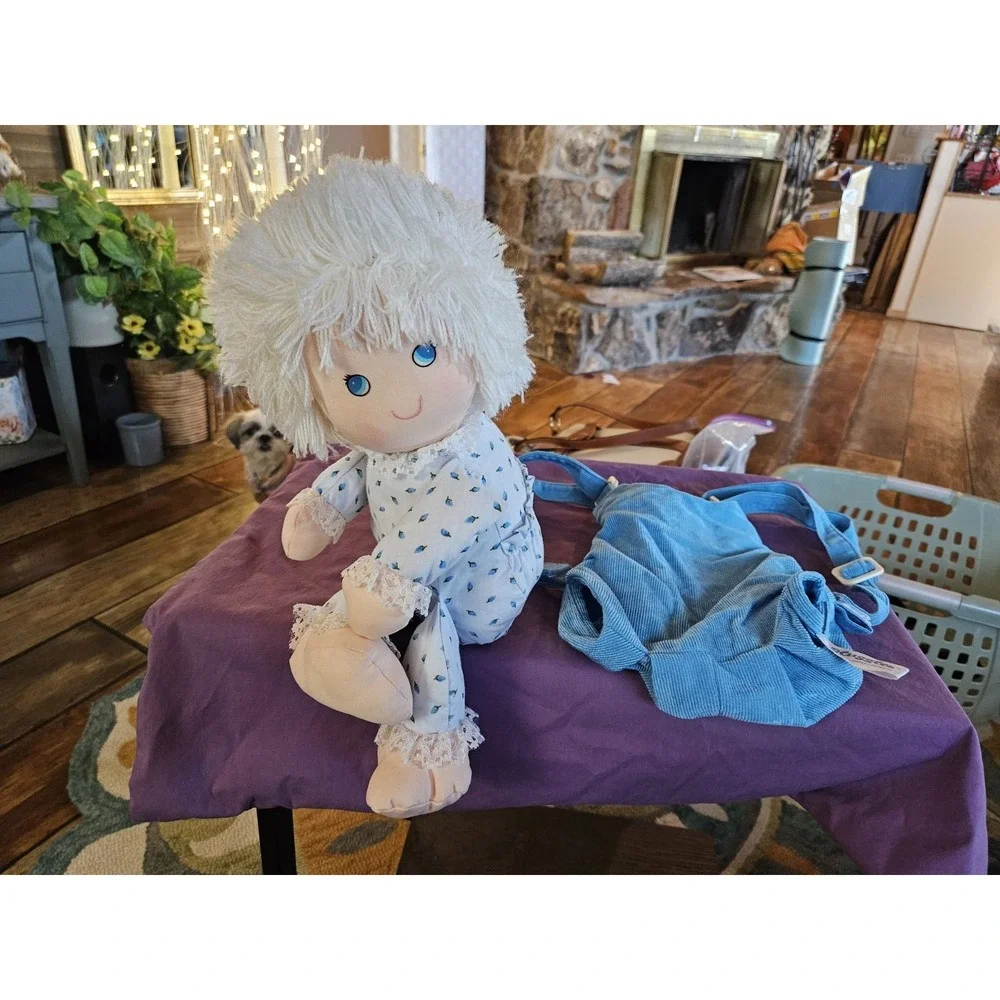 VTG 1982 Animal Toys Inc Doll White Yarn Hair Soft Play Doll W/Pretend Carrier‎